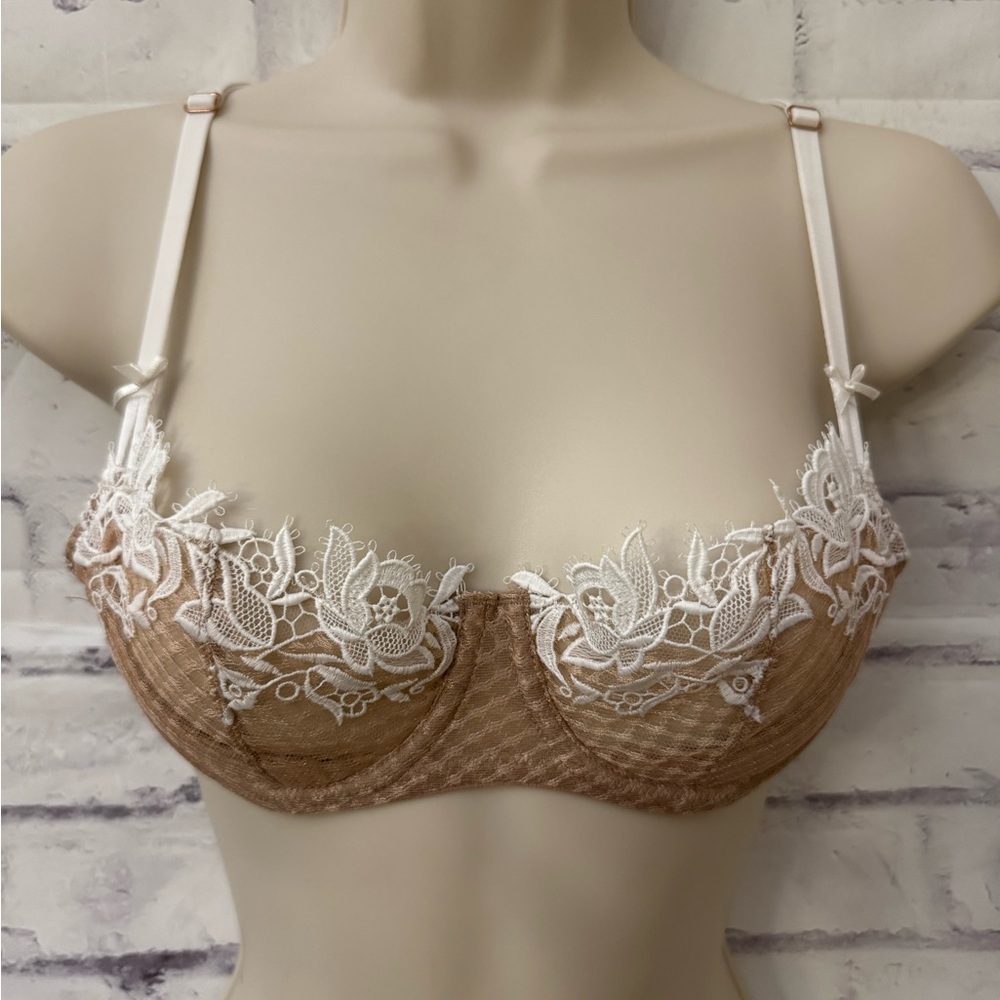 Victoria’s Secret Dream Angels Bra 32B Push Up Without Padding Beige White Sexy